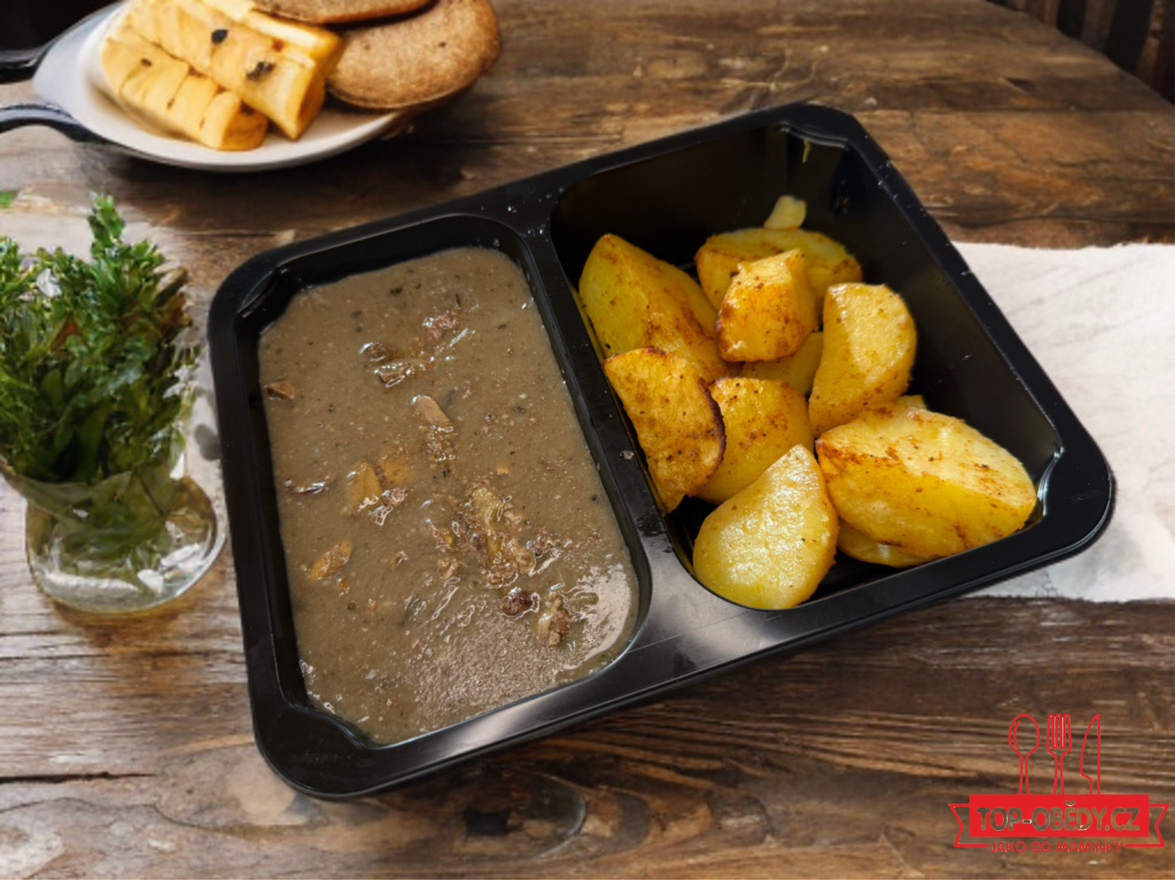 Smažená vepřová játra, vařený brambor, tatarská omáčka (česká klasika jako od maminky) 320g celá porce/ 120g maso
